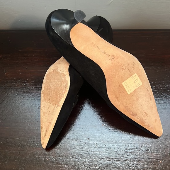 Manolo Blahnik 37 1/2 Black Suede Cutout Kitten Heels - Picture 5 of 5